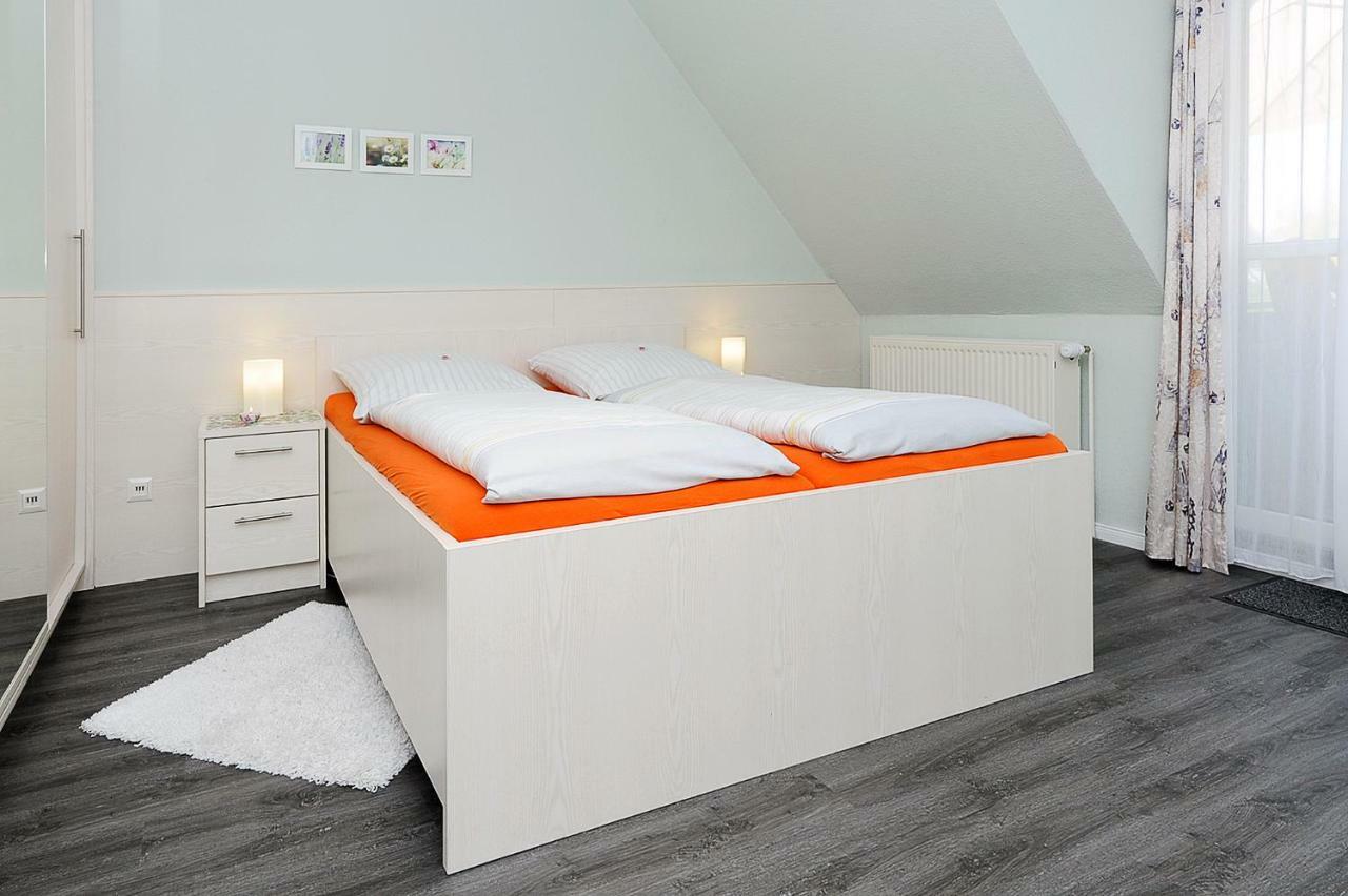 Hotel Garni Haus Am Meer Neuharlingersiel Exterior photo